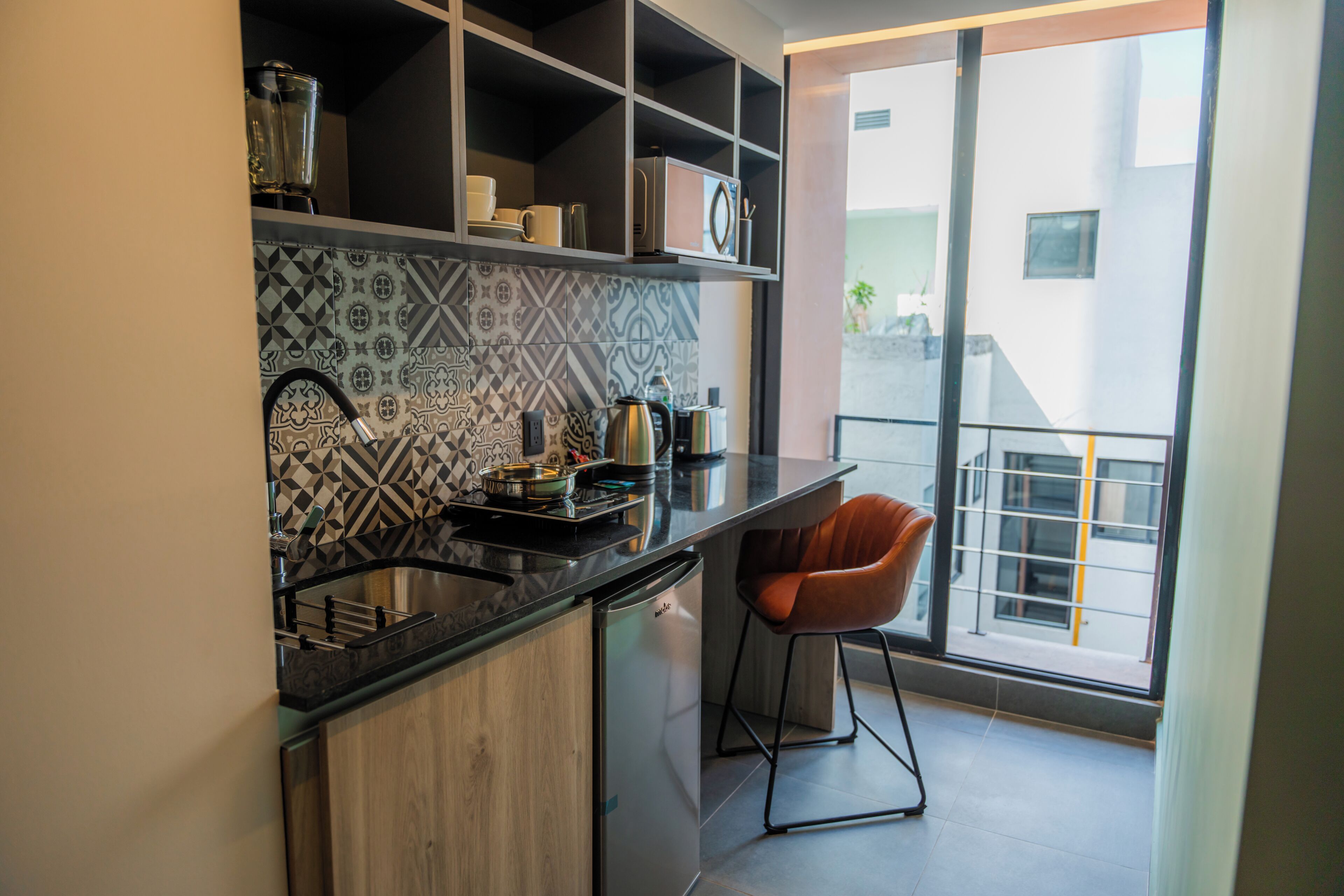 行政开间 | 私人厨房 | 迷你冰箱、微波炉、炉灶、电热水壶