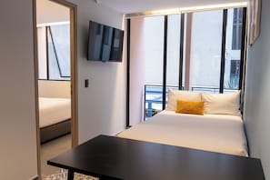 Business Twin Room | Living area | Smart TV - NIU Reforma (Mexico City)