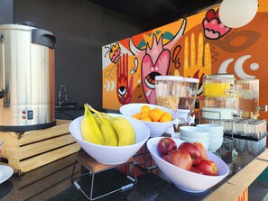 Free daily continental breakfast - NIU Reforma (Mexico City)