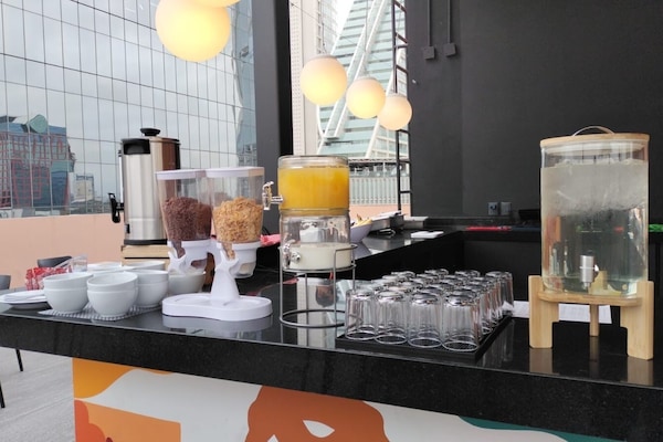 Free daily continental breakfast