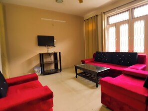 Familiesuite | 1 soverom, lydisolert, strykejern/-brett og wi-fi (inkludert)