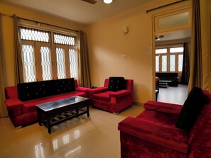 Familiesuite | 1 soverom, lydisolert, strykejern/-brett og wi-fi (inkludert)