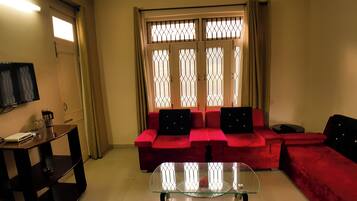 Family Suite | 1 bedroom, soundproofing, iron/ironing board, free WiFi