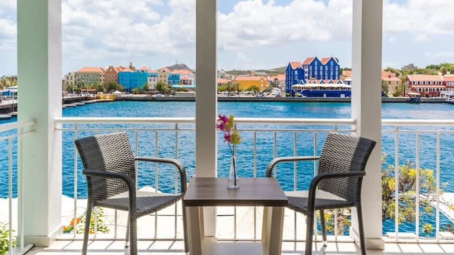 Luxurious Yacht View Apt w Balcony at Famous Handelskade