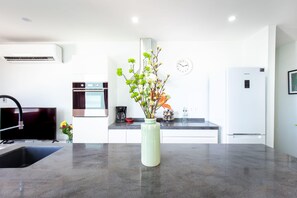 Exterior - Historic 2BR Jewel on Willemstad's Handelskade (Willemstad)