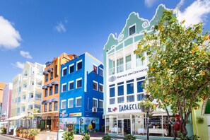 Room - Historic 2BR Jewel on Willemstad's Handelskade (Willemstad)