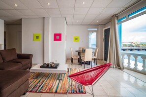 Apartment - Stunning Balcony View Spacious 2BR Apt at Unique Location (Willemstad)