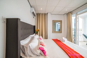 House | 2 bedrooms, Internet - Stunning Balcony View Spacious 2BR Apt at Unique Location (Willemstad)