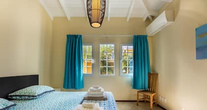 Breathtaking Seaside 3BR Penthouse w/ Pool at Jan Thiel