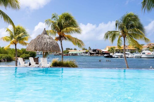 Spanish Water Apartments - Premium