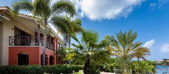 Spanish Water Apartments - Premium