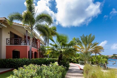 Spanish Water Apartments - Premium