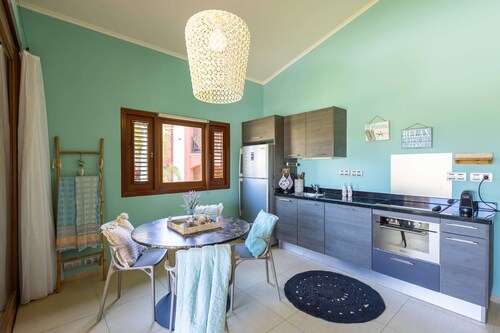 Spanish Water Apartments - Balcony