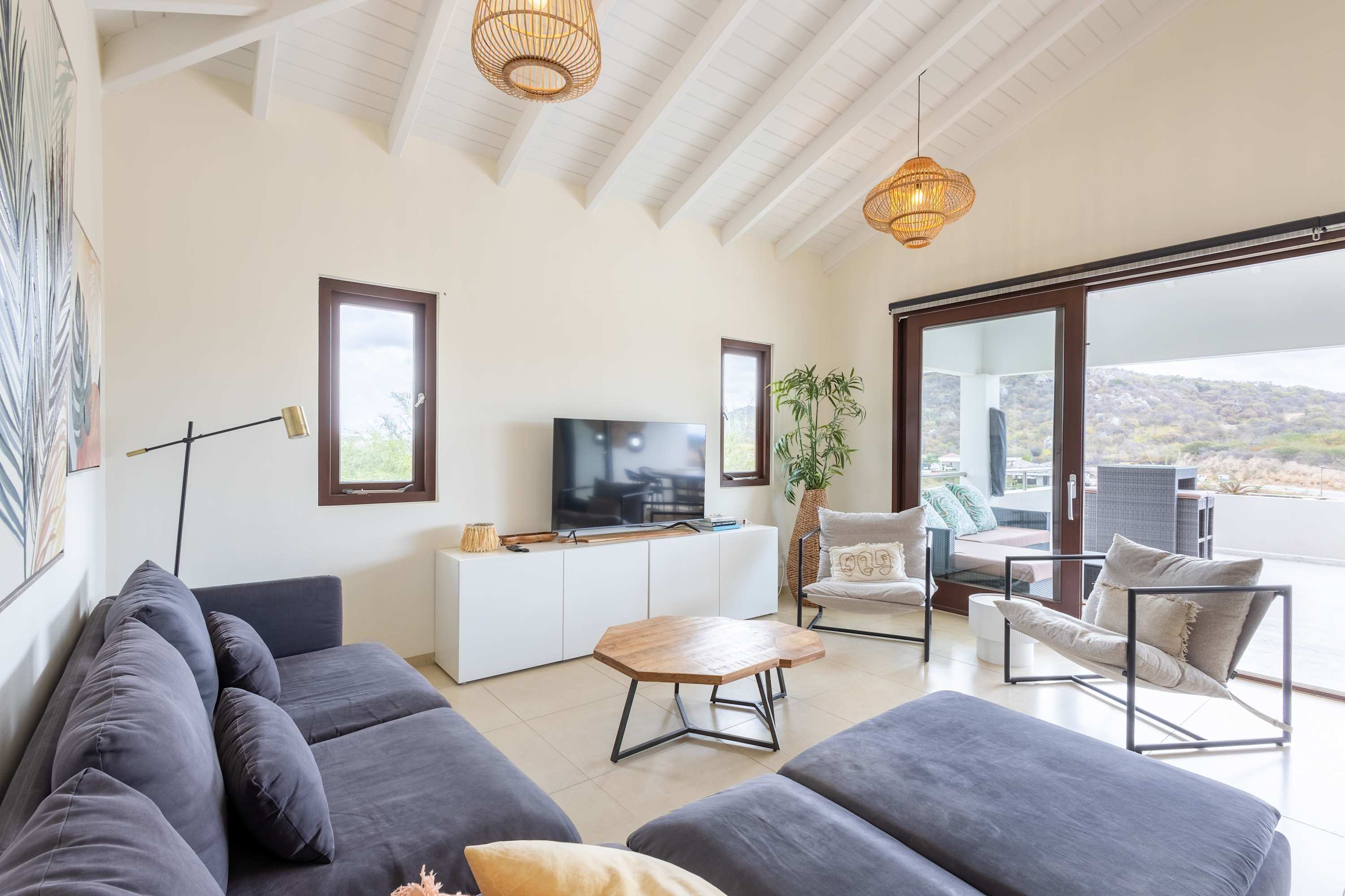 3 bedrooms, Internet