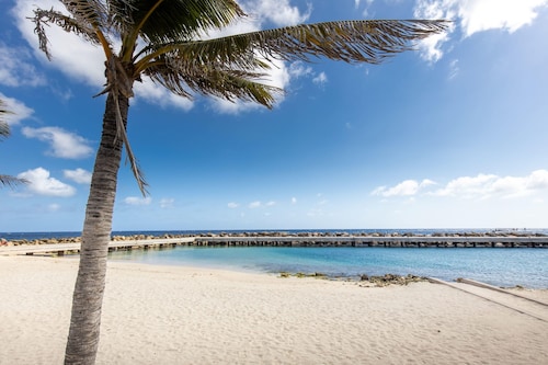 Historic Heartbeat 2BR Townhouse in Central Bliss