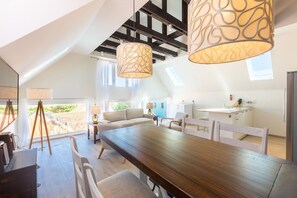 House | 2 bedrooms, Internet - Historic Heartbeat 2BR Townhouse in Central Bliss (Willemstad)
