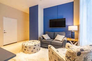 Apartment | Exterior - Chic Urban Escape in the Bustling Heart of Handelskade (Willemstad)