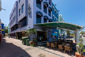 Exterior - Handelskade's Grand Historical Penthouse: Refined Luxury Living (Willemstad)