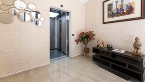 House | Exterior - Handelskade's Grand Historical Penthouse: Refined Luxury Living (Willemstad)