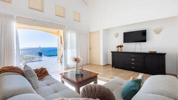 Villa | 5 bedrooms, Internet