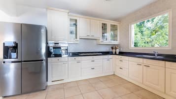 Villa | 5 bedrooms, Internet