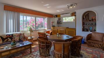 Villa | 4 bedrooms, Internet