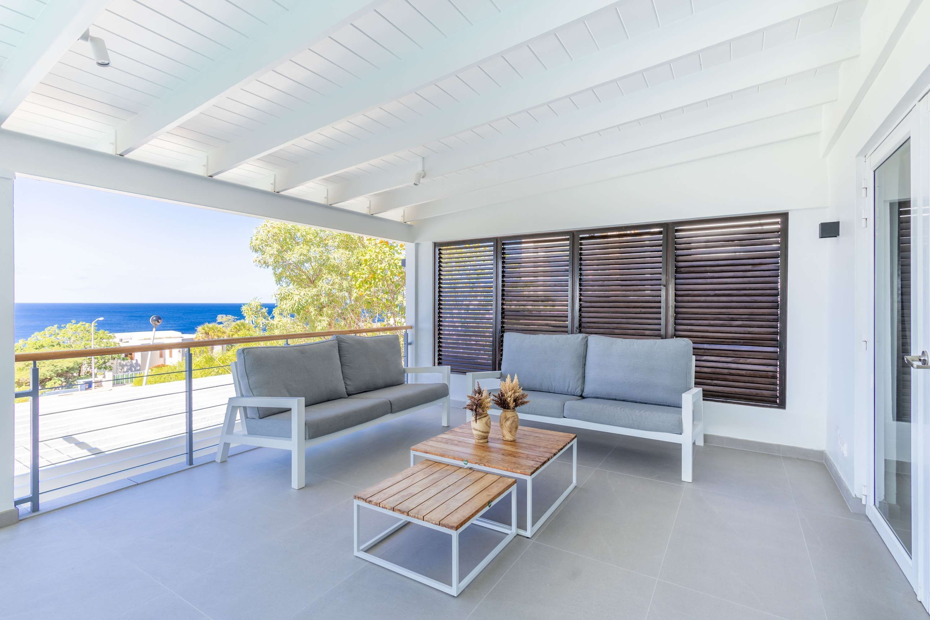 4 عدّة غرف نوم وخدمة الإنترنت