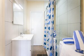 Apartment | Bathroom