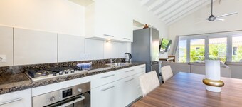 อพาร์ตเมนท์ 2 ห้องนอนที่มีสนามสวนและสระว่ายน้ำ