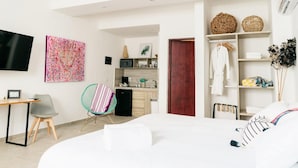 Apartment | Exterior - Deluxe Eficiencia! // ~~pool~~ // Walk to Beach & Markets (Playa del Carmen)