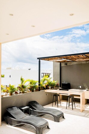 Room - Zazil 20 Av. 1-br Gem // ~rooftop Pool W/city Views ~ // Walk to Playa Mamitas, Coco Beach, & 5ª (Playa del Carmen)