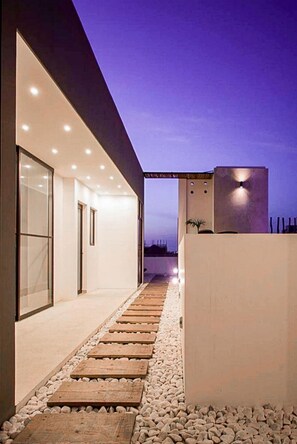 Apartment - Zazil 20 Av. 1-br Gem // ~rooftop Pool W/city Views ~ // Walk to Playa Mamitas, Coco Beach, & 5ª (Playa del Carmen)