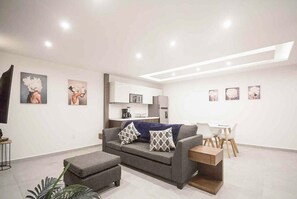 Apartment | 1 bedroom - Zazil 20 Av. 1-br Gem // ~rooftop Pool W/city Views ~ // Walk to Playa Mamitas, Coco Beach, & 5ª (Playa del Carmen)