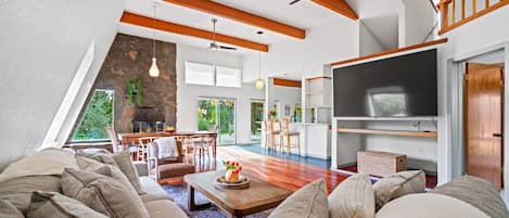 Smart TV, fireplace