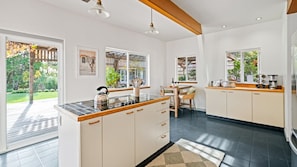 Réfrigérateur, four, plaque de cuisson, lave-vaisselle