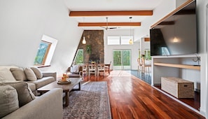 Smart TV, fireplace - Charming Retreat near Healdsburg – 3 BD + Den, Outdoor Dining (Healdsburg)