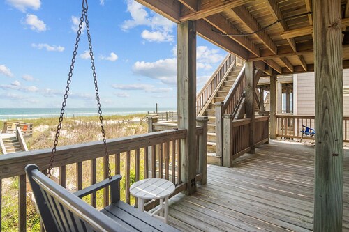 Sandy Bottoms  Oceanfront Heart of Topsail Beach