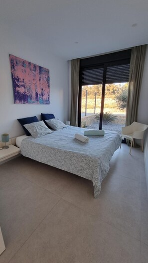 3 bedrooms, iron/ironing board, travel cot, free WiFi