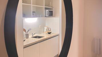 Exclusive Studio, City View (LC1) | Premium bedding, down comforters, pillowtop beds, individually decorated