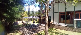 Beautiful 4-bedroom country house in the forest! Wi-Fi, 1.7 acre land