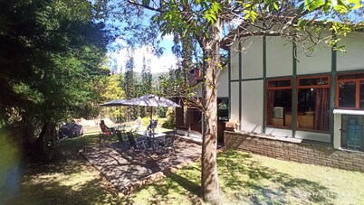 Beautiful 4-bedroom country house in the forest! Wi-Fi, 1.7 acre land