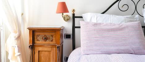 2 bedrooms, desk, iron/ironing board, travel crib