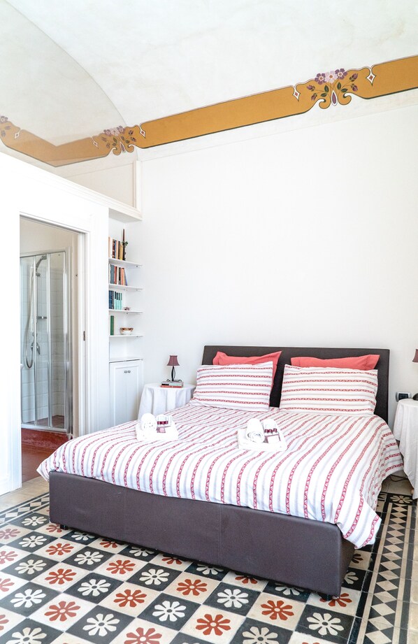 2 bedrooms, desk, iron/ironing board, travel crib