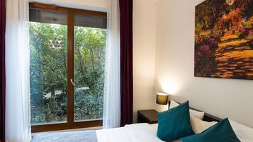 2 bedrooms, iron/ironing board, free WiFi