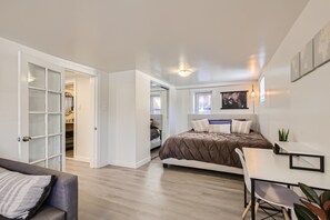 1 soverom, skrivebord, strykejern/-brett og wi-fi (inkludert)