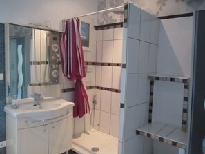 Håndklær, såpe og toalettpapir