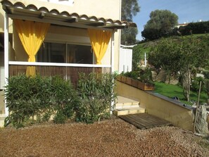 Exterior detail - t1 in Porticcio in a green setting (porticco Grosseto-Prugna)