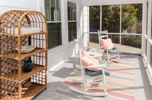 Terrace/patio - Closest to DOWNTOWN! Pet Friendly (Gainesville)