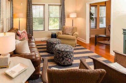 Closest to DOWNTOWN! Pet Friendly