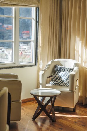 埃及棉床單、高級寢具、記憶棉床墊、房內夾萬